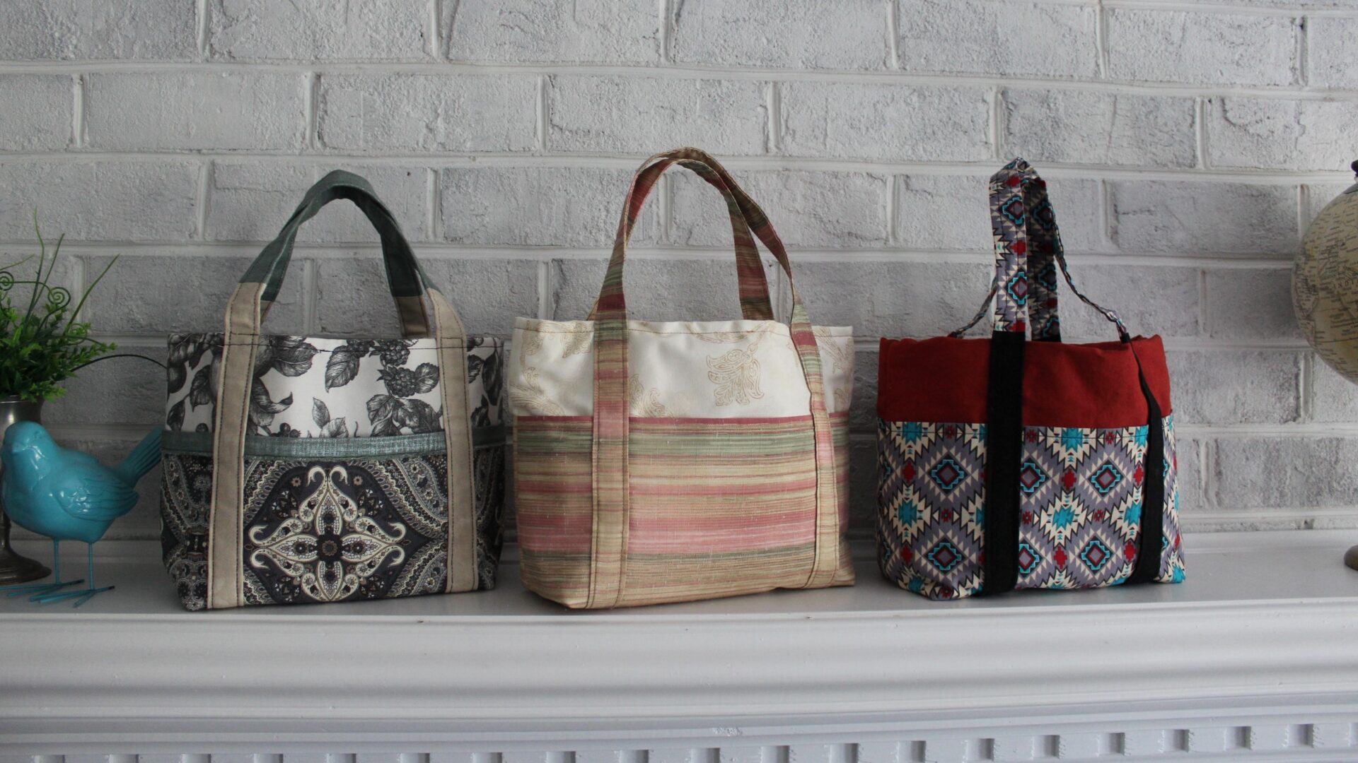 A row of bags sitting on top of a shelf.